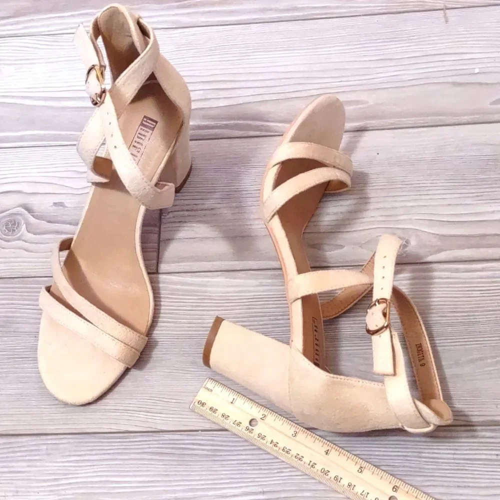 (83-2322) IDIFU Women's Chunky High Heel Sandal Sz 9